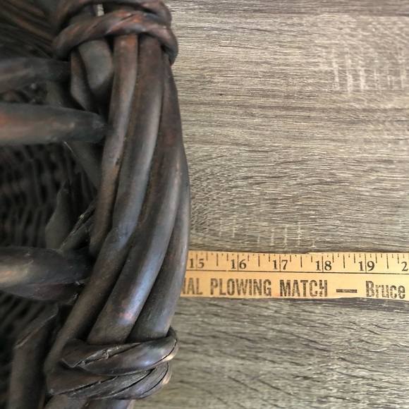 Large Brown Wicker Basket - Picture 10 of 12